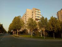 south_campus_2_administrative_building_2017_autumn_morning_2