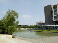 south_campus_2_summer_library_and_small_lake_01
